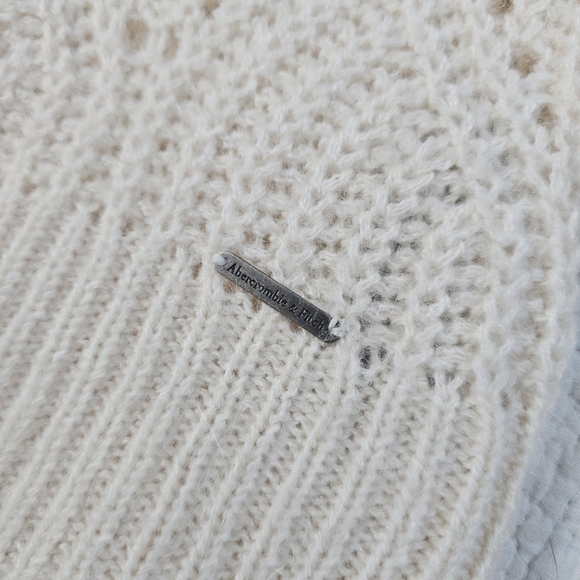 Abercrombie & Fitch Women's Wool Alpaca-Blend Crew Knit Sweater - Picture 7 of 9